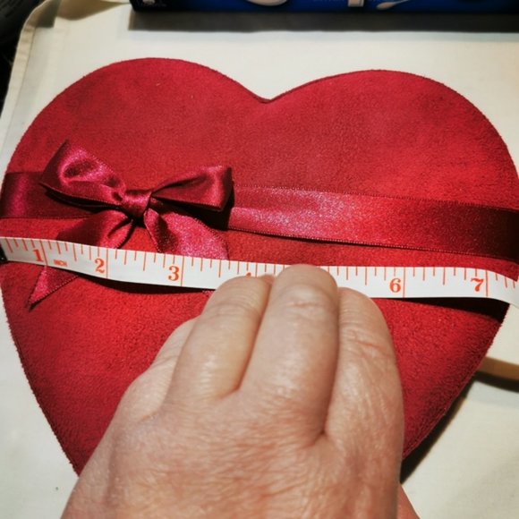 Laura Secord Heart Shaped Pink Velvet Chocolate Box with Bow - Picture 14 of 16